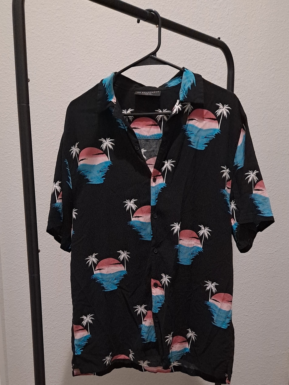 No Boundaries Black Short-Sleeve Beach Print Button-Up Shirt